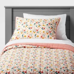 Garden Floral Cotton Kids' Quilt - Pillowfort™ -Hange Furni Store GUEST 1423ac34 8387 4592 ab7c d02820edb237