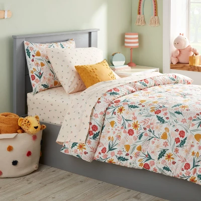 In the Garden Kids' Bedding Set with Sheets - Pillowfort™ In The Garden Kids' Bedding Set With Sheets - Pillowfort™ -Hange Furni Store GUEST 5800ee21 721a 4e98 8c34 f5ef5958aab5