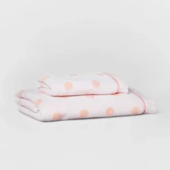 Dot Kids’ Towel Pink With SILVADUR™ Antimicrobial Technology - Pillowfort™ -Hange Furni Store GUEST 82282e18 c513 4bb1 bb75 01d4a3c27447