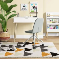 4'x5'6" Triangles Shag Kids' Rug Black/Cream - Pillowfortâ˘