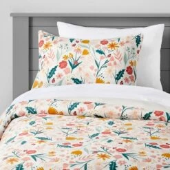 Garden Floral Kids' Duvet Cover - Pillowfort™ -Hange Furni Store GUEST fcda96da 008e 4ff2 a38e f551ab08bc81